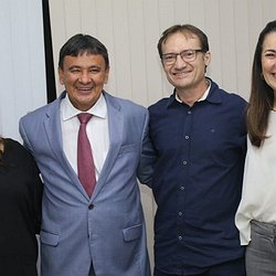 Prefeito de Massapê do Piauí participa de audiência com o governador Wellington Dias