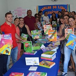 Secretaria de Educação de Massapê do Piauí reúne professores para análise do livro didátic